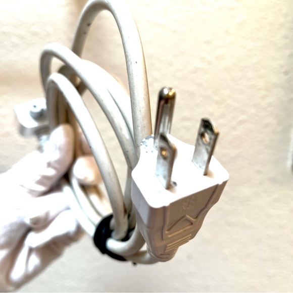 Apple Cord for MagSafe laptop chargers. 6 ft long. 3 prong & battery block plugs - Picture 3 of 4